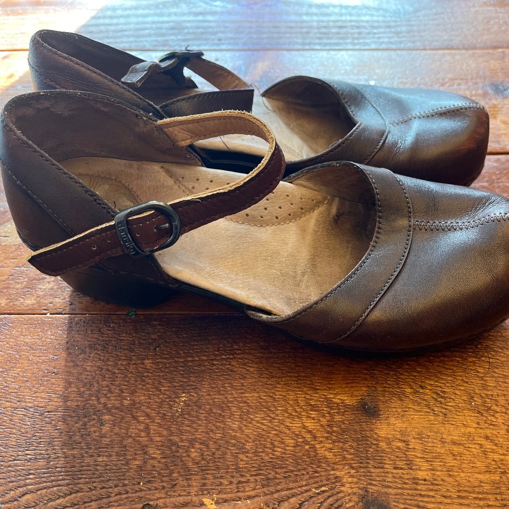 Dansko brown leather pumps size 10